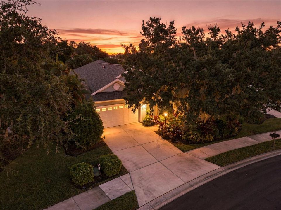 For Sale: $424,900 (2 beds, 2 baths, 1742 Square Feet)