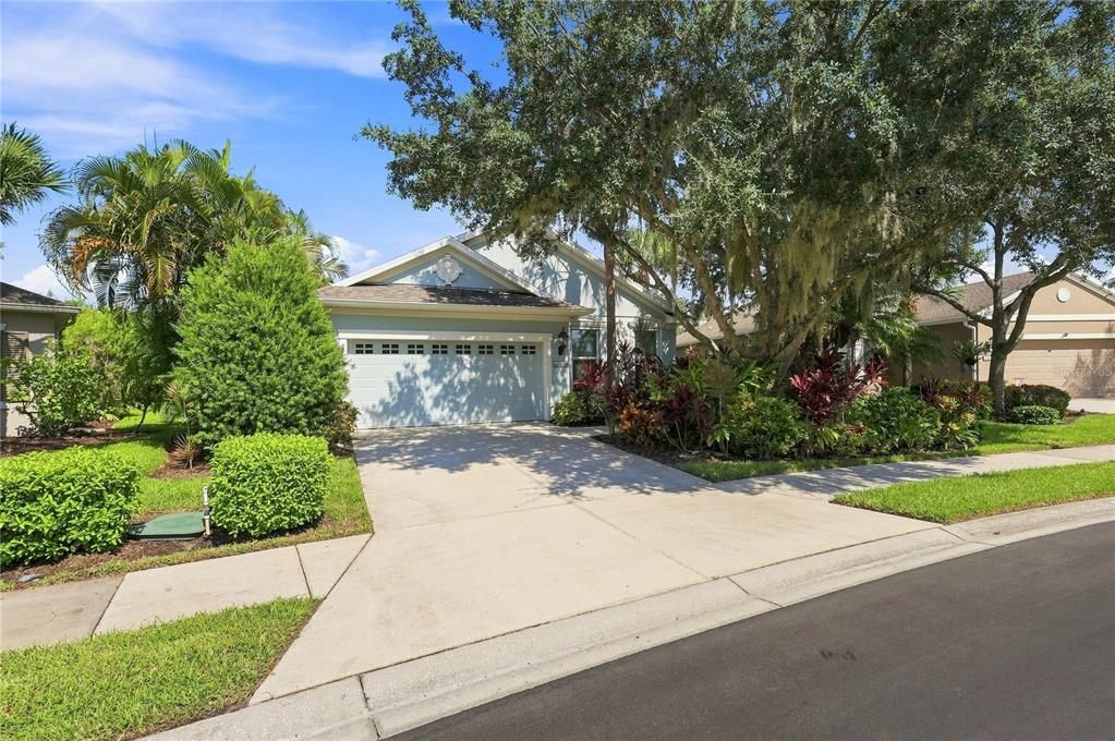 For Sale: $424,900 (2 beds, 2 baths, 1742 Square Feet)