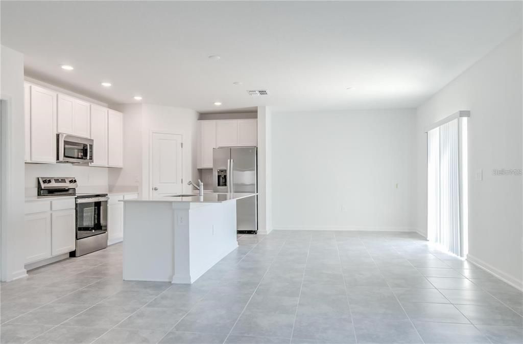 For Rent: $2,350 (4 beds, 2 baths, 1890 Square Feet)