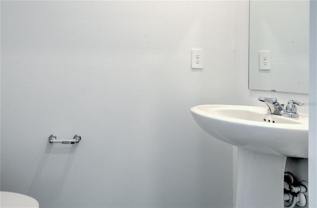 For Rent: $2,350 (4 beds, 2 baths, 1890 Square Feet)
