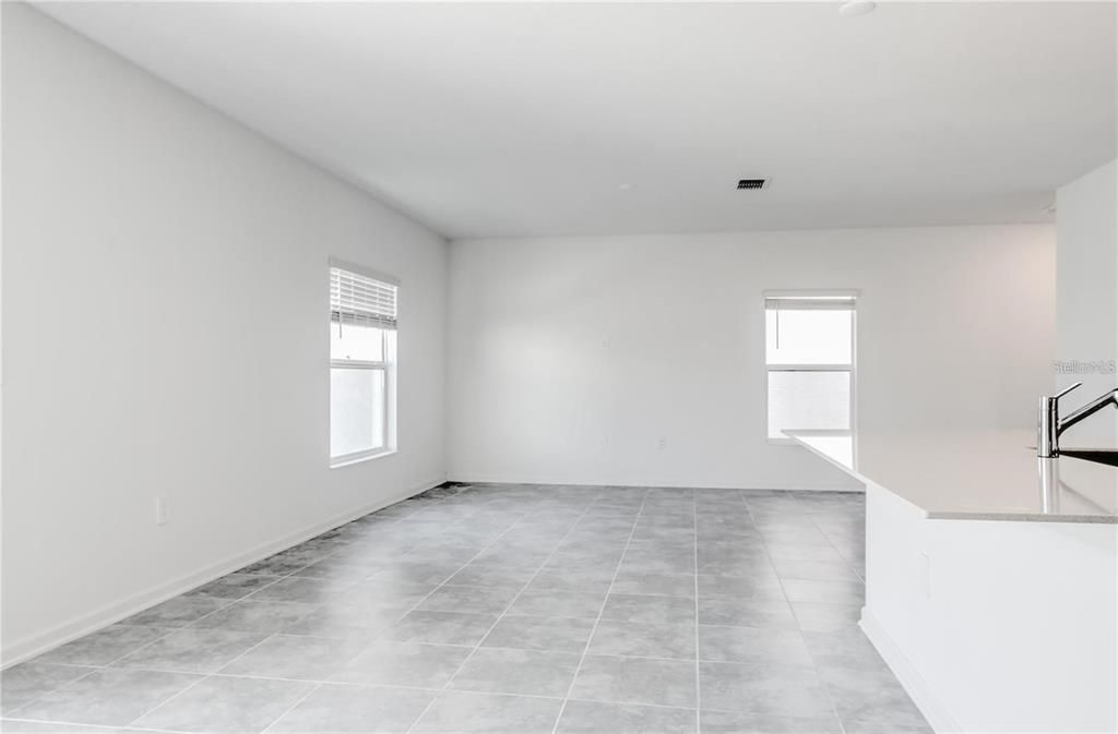 For Rent: $2,350 (4 beds, 2 baths, 1890 Square Feet)