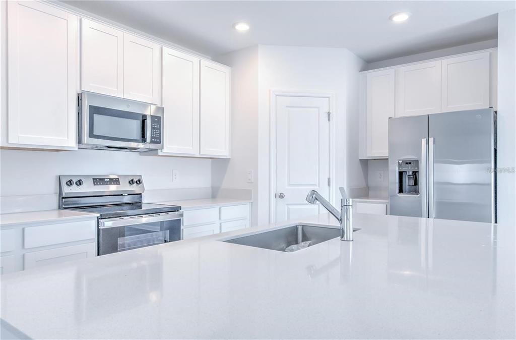 For Rent: $2,350 (4 beds, 2 baths, 1890 Square Feet)