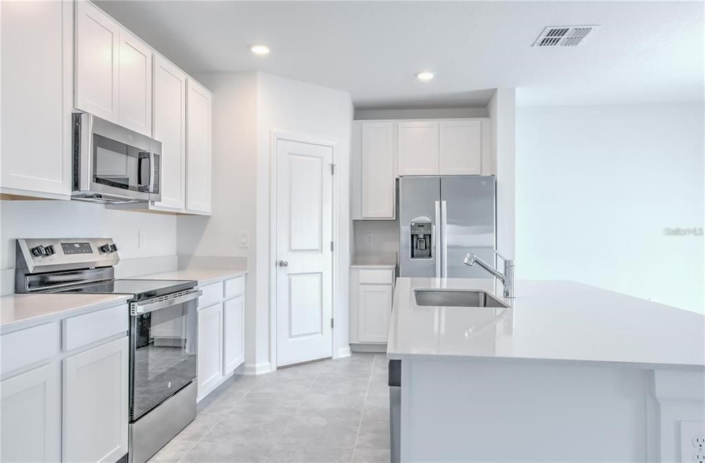 For Rent: $2,350 (4 beds, 2 baths, 1890 Square Feet)