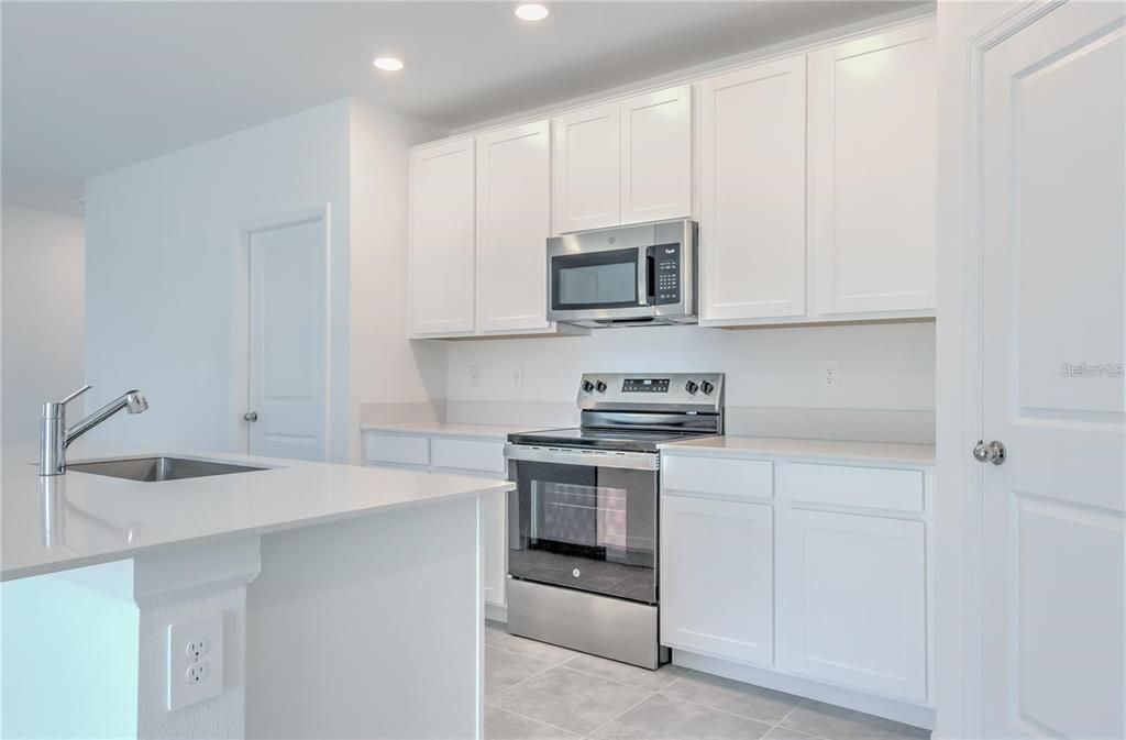 For Rent: $2,350 (4 beds, 2 baths, 1890 Square Feet)