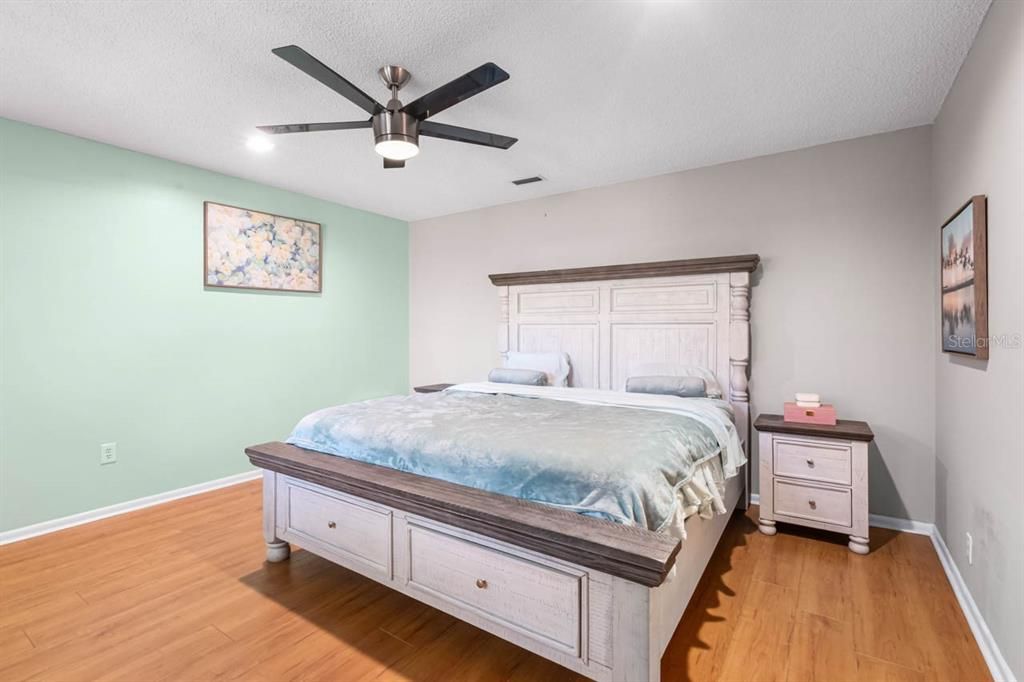 For Sale: $349,000 (3 beds, 2 baths, 2113 Square Feet)