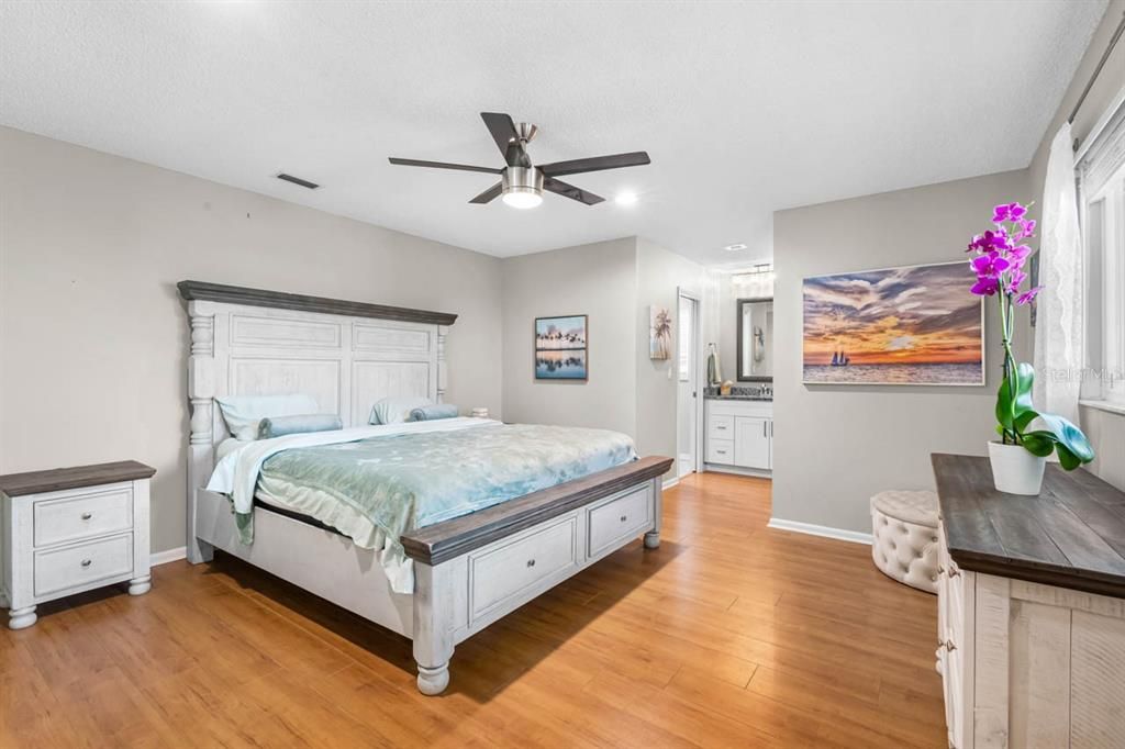 For Sale: $349,000 (3 beds, 2 baths, 2113 Square Feet)