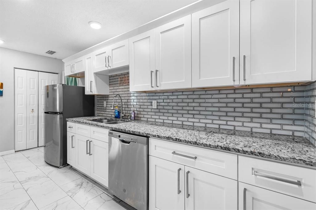 For Sale: $349,000 (3 beds, 2 baths, 2113 Square Feet)
