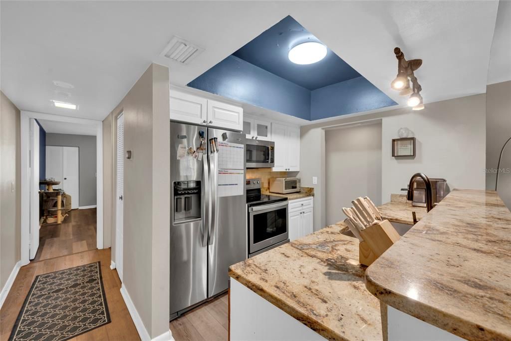 For Sale: $130,000 (1 beds, 1 baths, 679 Square Feet)