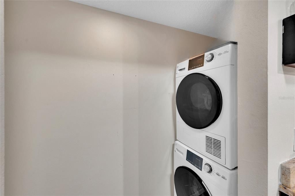 For Sale: $130,000 (1 beds, 1 baths, 679 Square Feet)