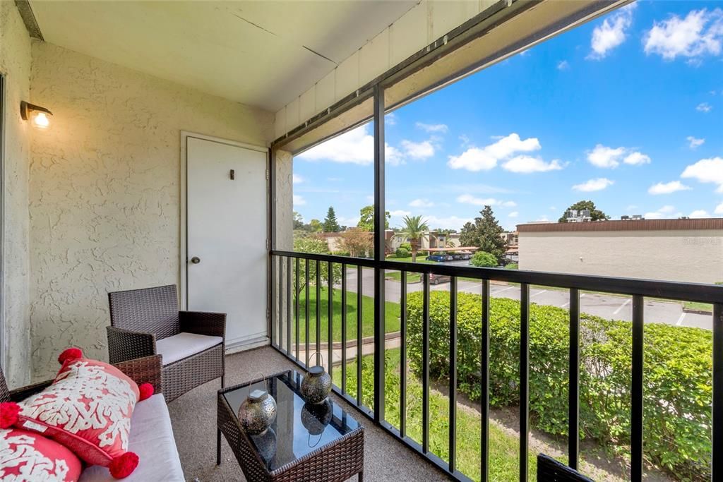 For Sale: $130,000 (1 beds, 1 baths, 679 Square Feet)