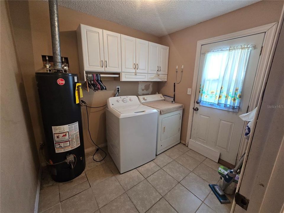 For Sale: $150,000 (2 beds, 2 baths, 1055 Square Feet)