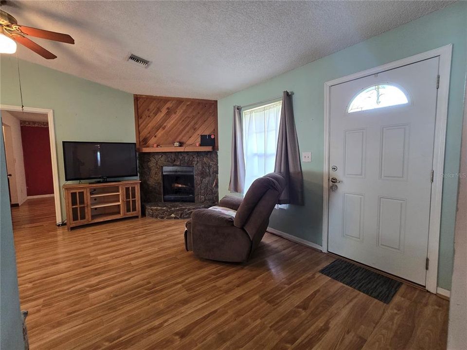 For Sale: $150,000 (2 beds, 2 baths, 1055 Square Feet)