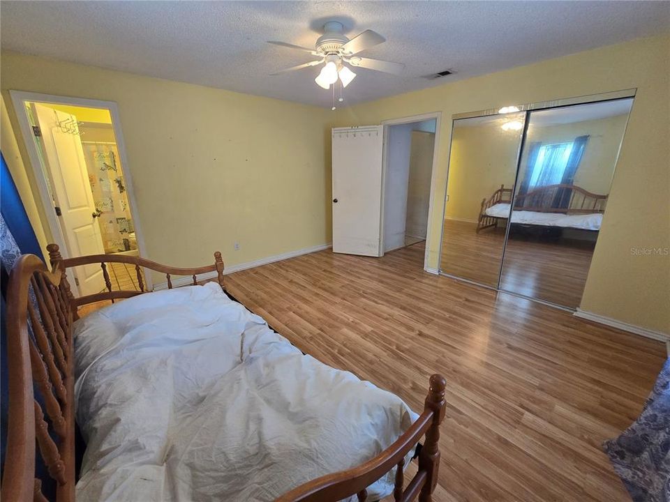 For Sale: $150,000 (2 beds, 2 baths, 1055 Square Feet)