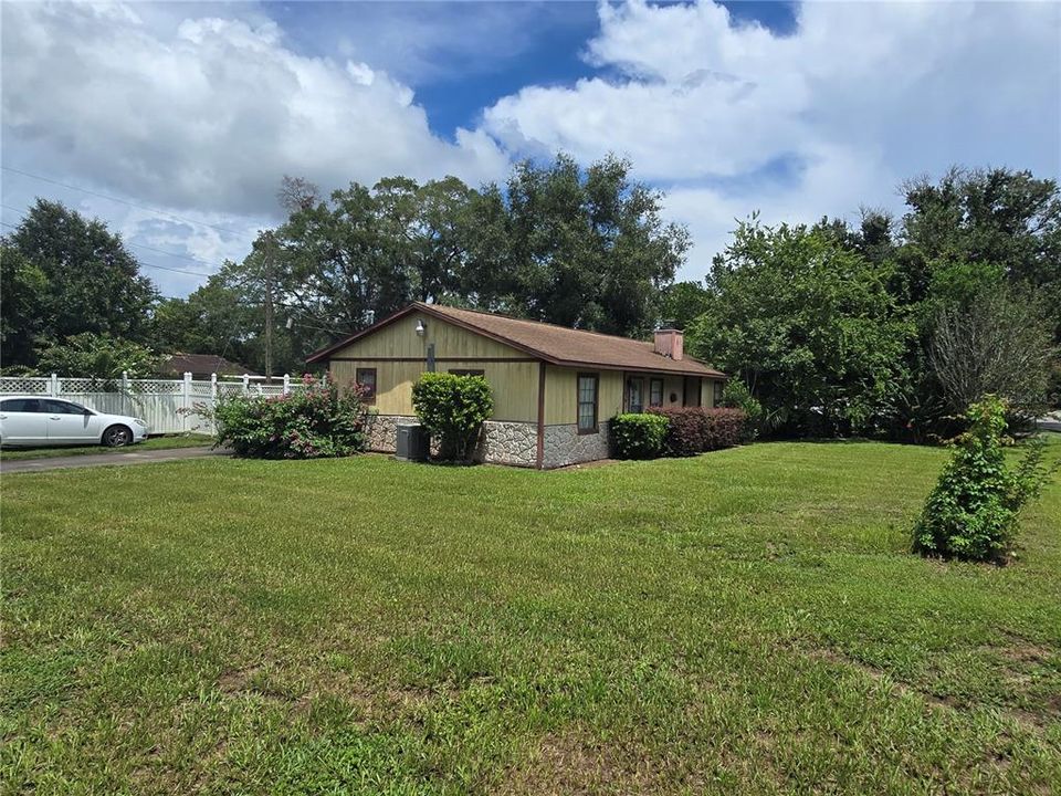 For Sale: $150,000 (2 beds, 2 baths, 1055 Square Feet)