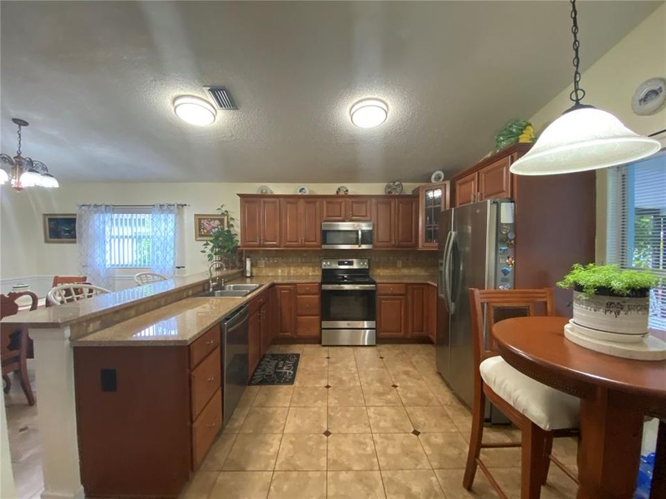На продажу: $445,000 (3 спален, 2 ванн, 1617 Квадратных фут)