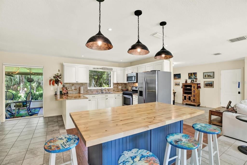 En Venta: $325,000 (3 camas, 2 baños, 1704 Pies cuadrados)