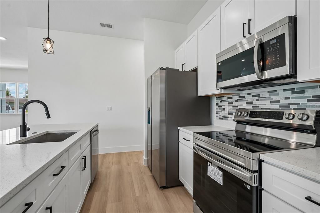 For Sale: $349,000 (4 beds, 3 baths, 1802 Square Feet)