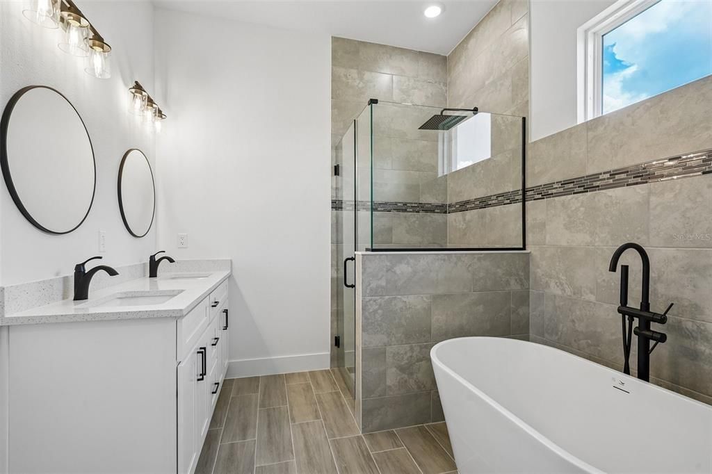 For Sale: $349,000 (4 beds, 3 baths, 1802 Square Feet)