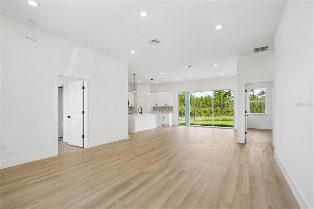 For Sale: $349,000 (4 beds, 3 baths, 1802 Square Feet)