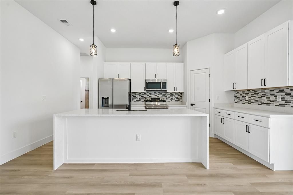 For Sale: $349,000 (4 beds, 3 baths, 1802 Square Feet)