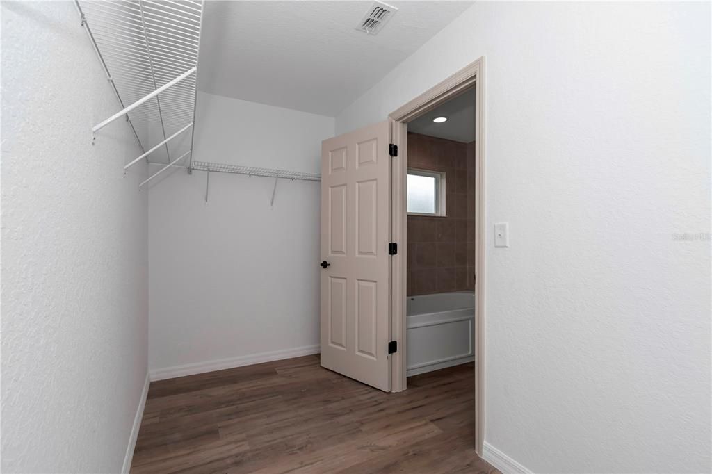 For Sale: $289,900 (4 beds, 2 baths, 1747 Square Feet)