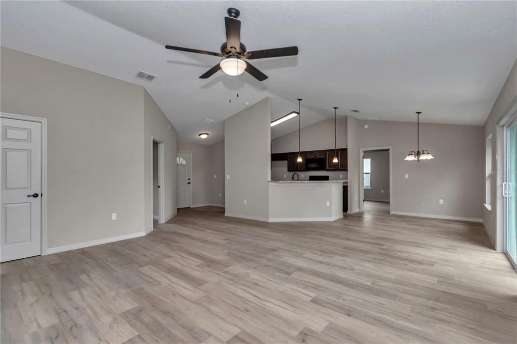 For Sale: $289,900 (4 beds, 2 baths, 1747 Square Feet)
