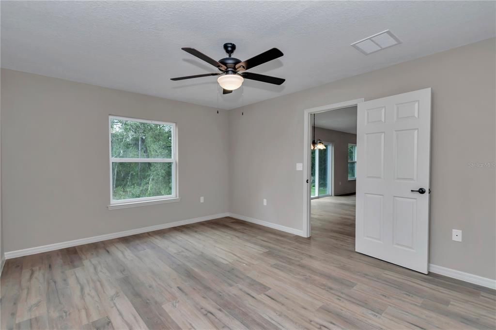 For Sale: $289,900 (4 beds, 2 baths, 1747 Square Feet)