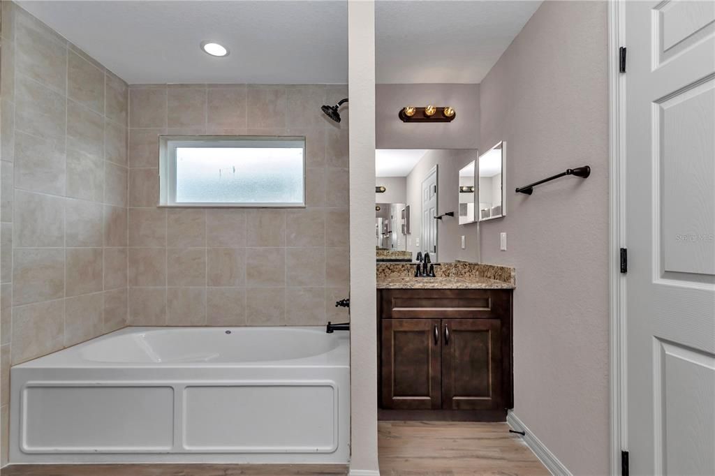 For Sale: $289,900 (4 beds, 2 baths, 1747 Square Feet)