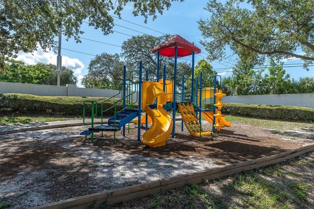 For Rent: $1,550 (1 beds, 1 baths, 694 Square Feet)