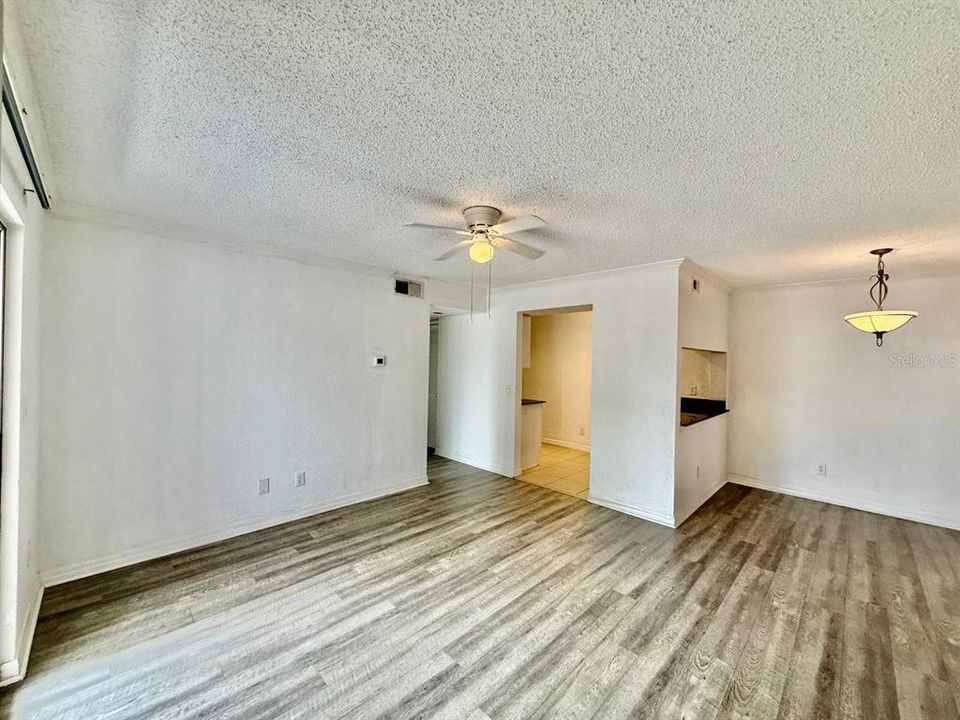 For Rent: $1,550 (1 beds, 1 baths, 694 Square Feet)