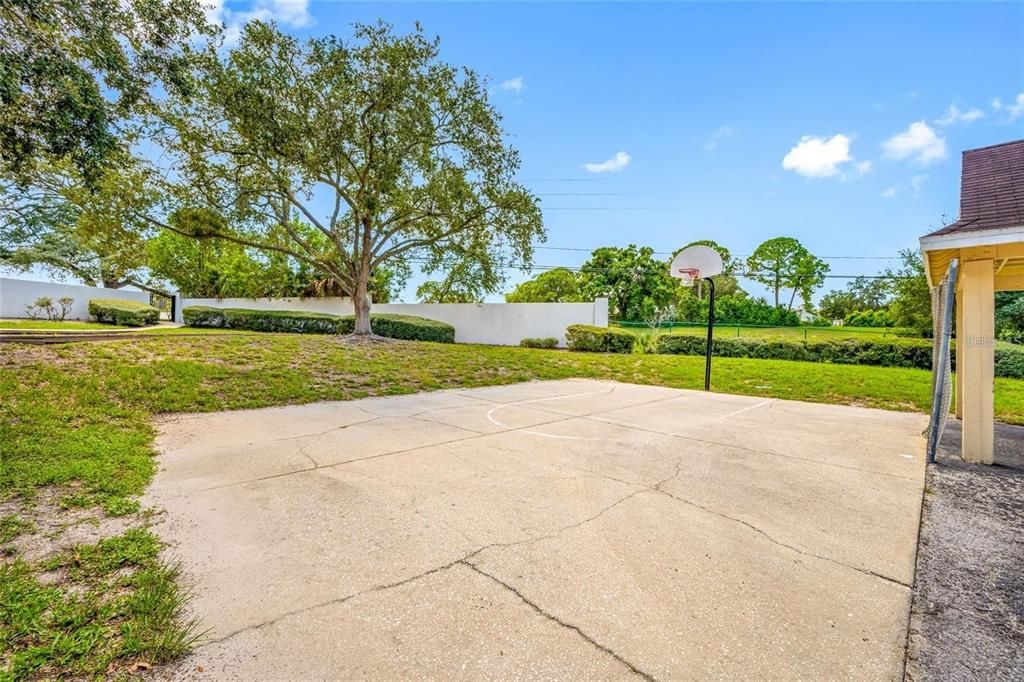 For Rent: $1,550 (1 beds, 1 baths, 694 Square Feet)