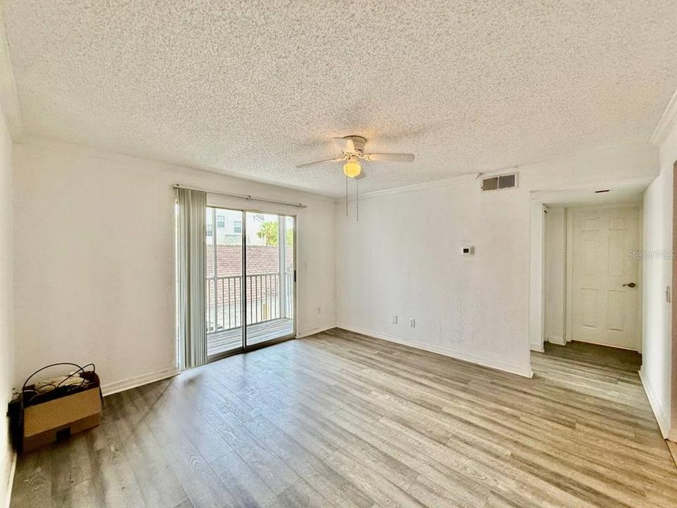 For Rent: $1,550 (1 beds, 1 baths, 694 Square Feet)
