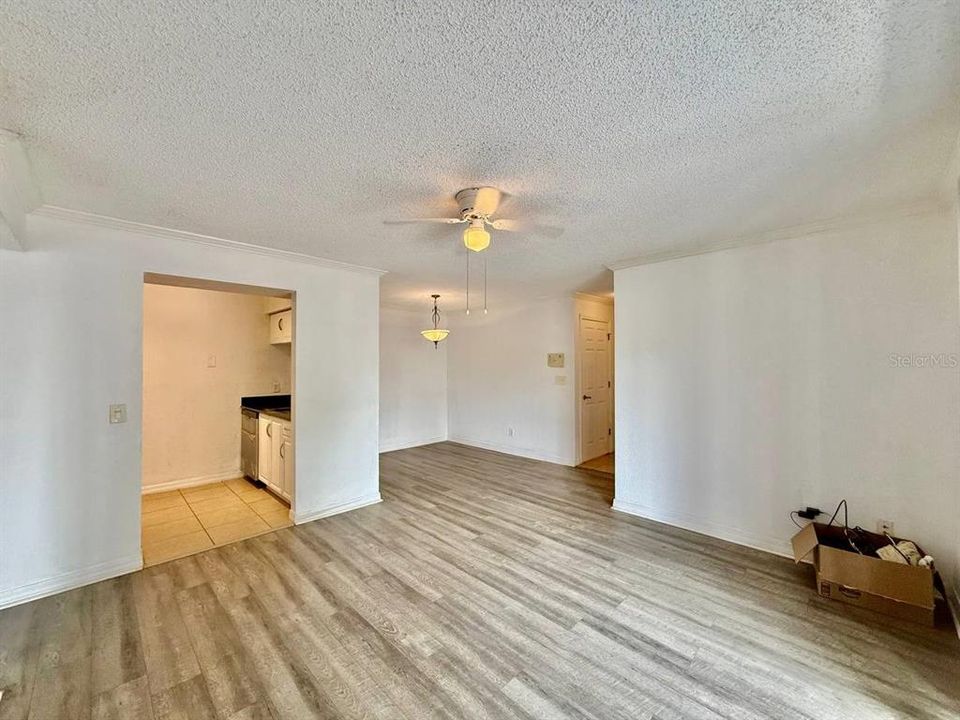 For Rent: $1,550 (1 beds, 1 baths, 694 Square Feet)