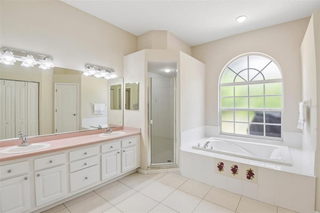 For Sale: $1,399,999 (5 beds, 4 baths, 3245 Square Feet)