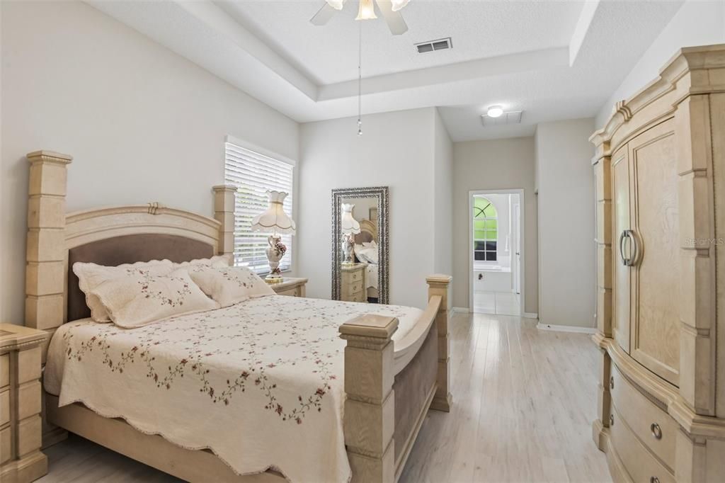 For Sale: $1,399,999 (5 beds, 4 baths, 3245 Square Feet)