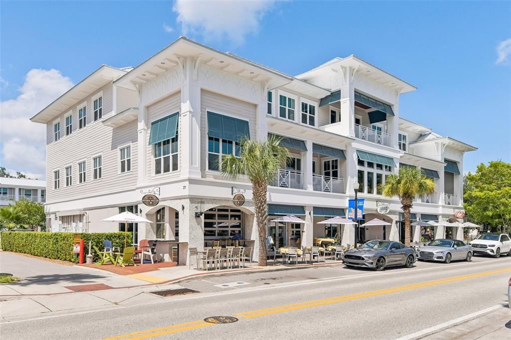 For Sale: $1,399,999 (5 beds, 4 baths, 3245 Square Feet)