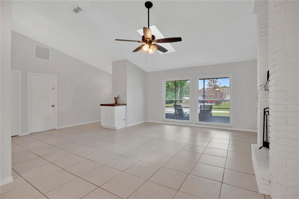 For Sale: $339,900 (4 beds, 2 baths, 1680 Square Feet)