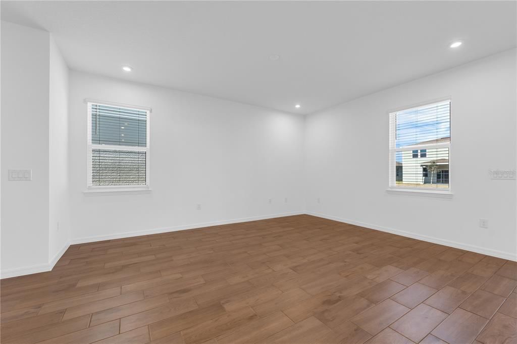 For Sale: $356,350 (4 beds, 2 baths, 1876 Square Feet)