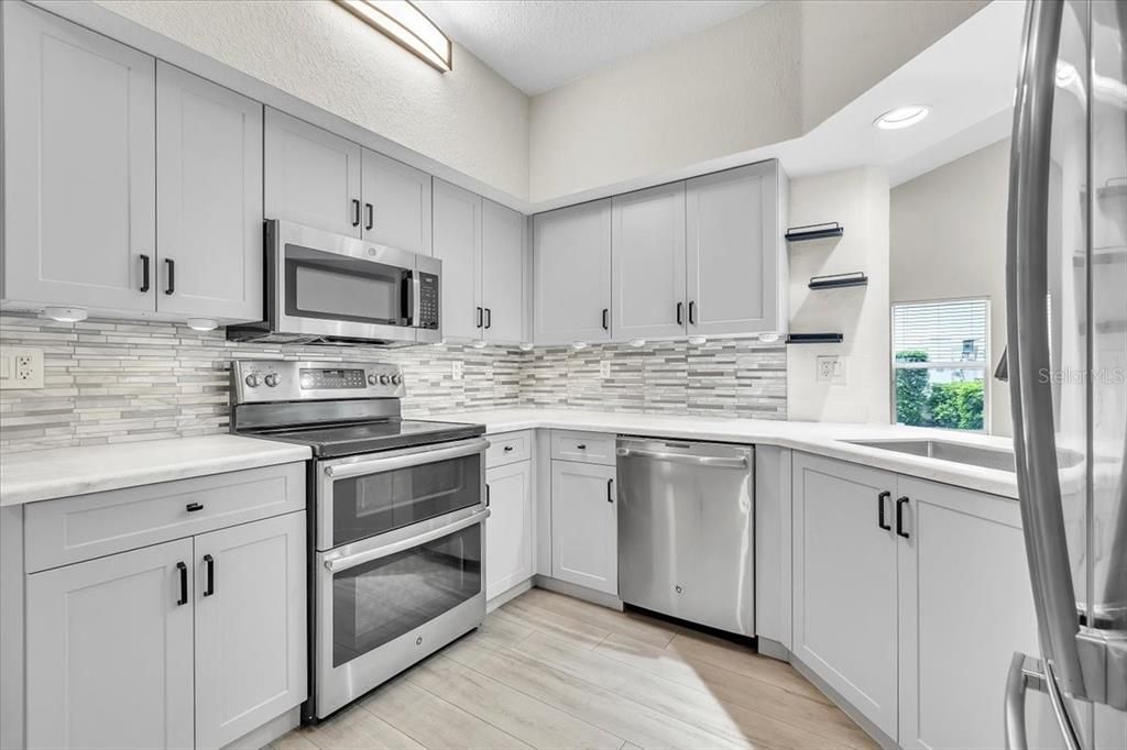 For Sale: $274,900 (2 beds, 2 baths, 1320 Square Feet)