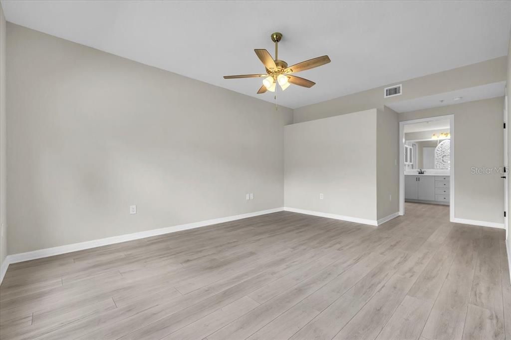 For Sale: $274,900 (2 beds, 2 baths, 1320 Square Feet)
