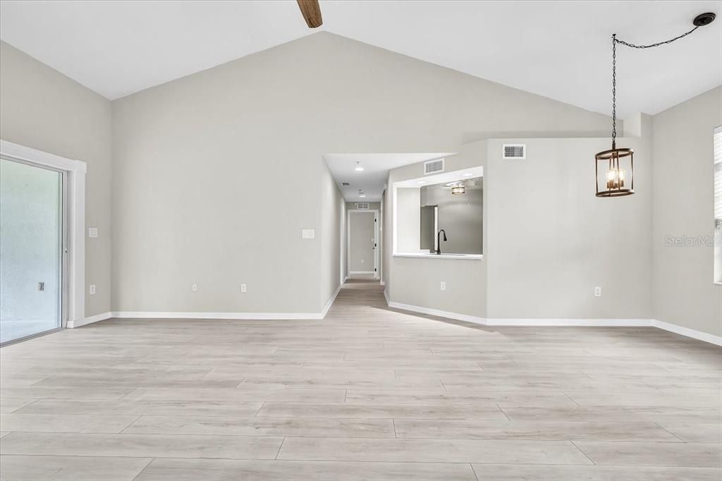 For Sale: $274,900 (2 beds, 2 baths, 1320 Square Feet)