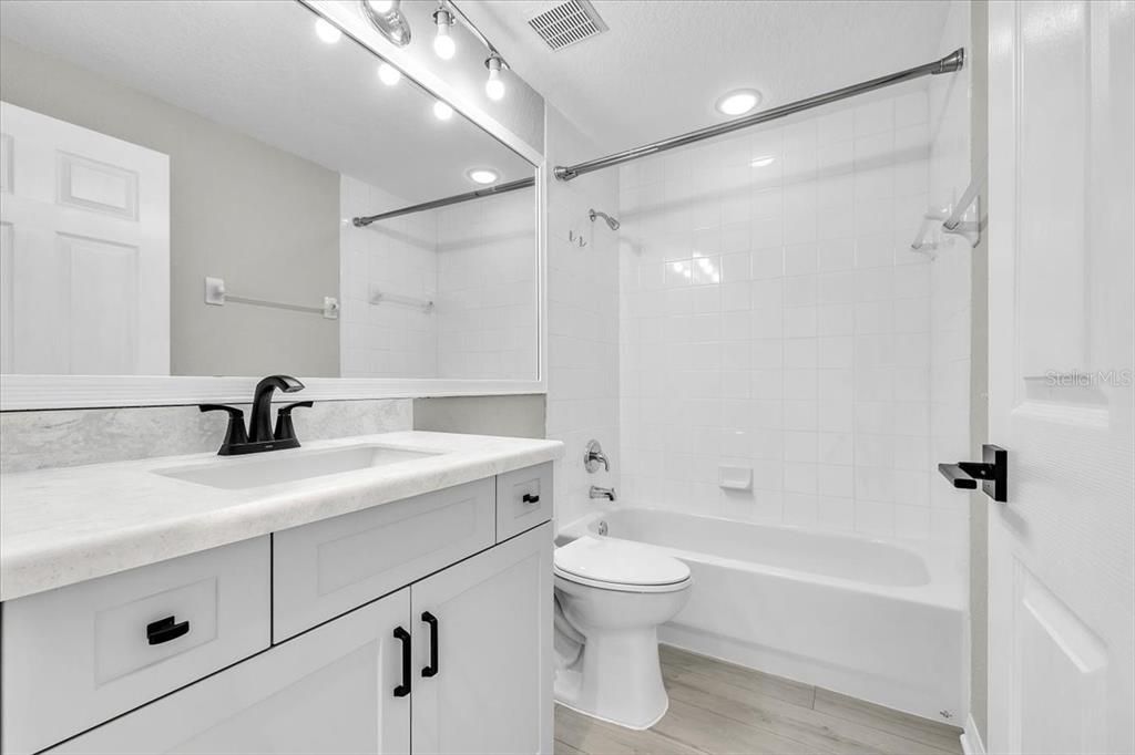 For Sale: $274,900 (2 beds, 2 baths, 1320 Square Feet)