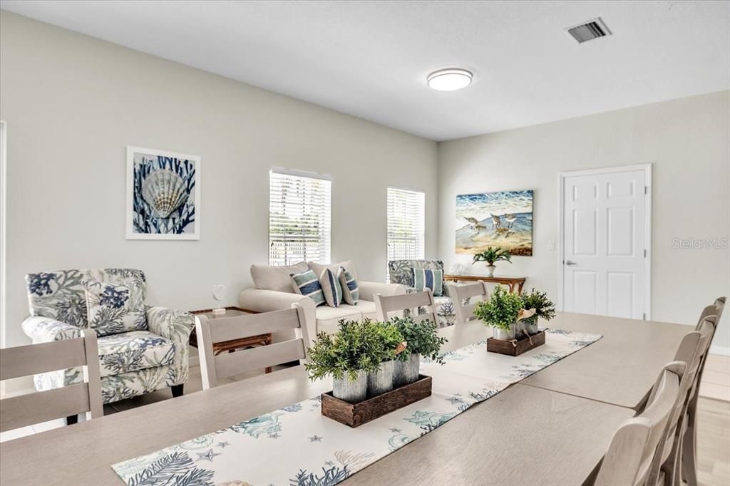For Sale: $274,900 (2 beds, 2 baths, 1320 Square Feet)