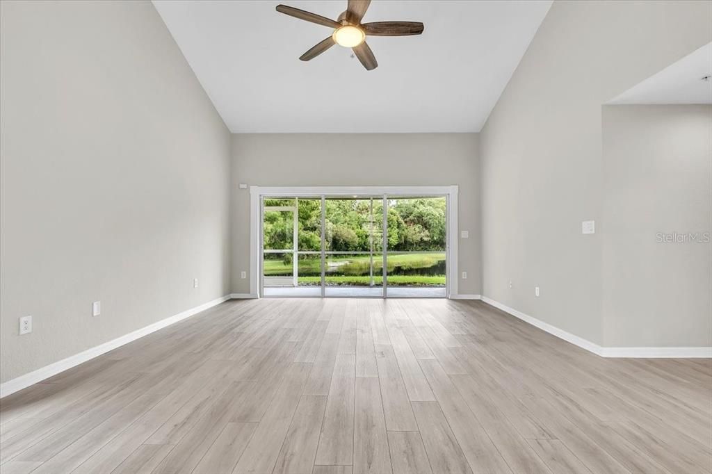 For Sale: $274,900 (2 beds, 2 baths, 1320 Square Feet)
