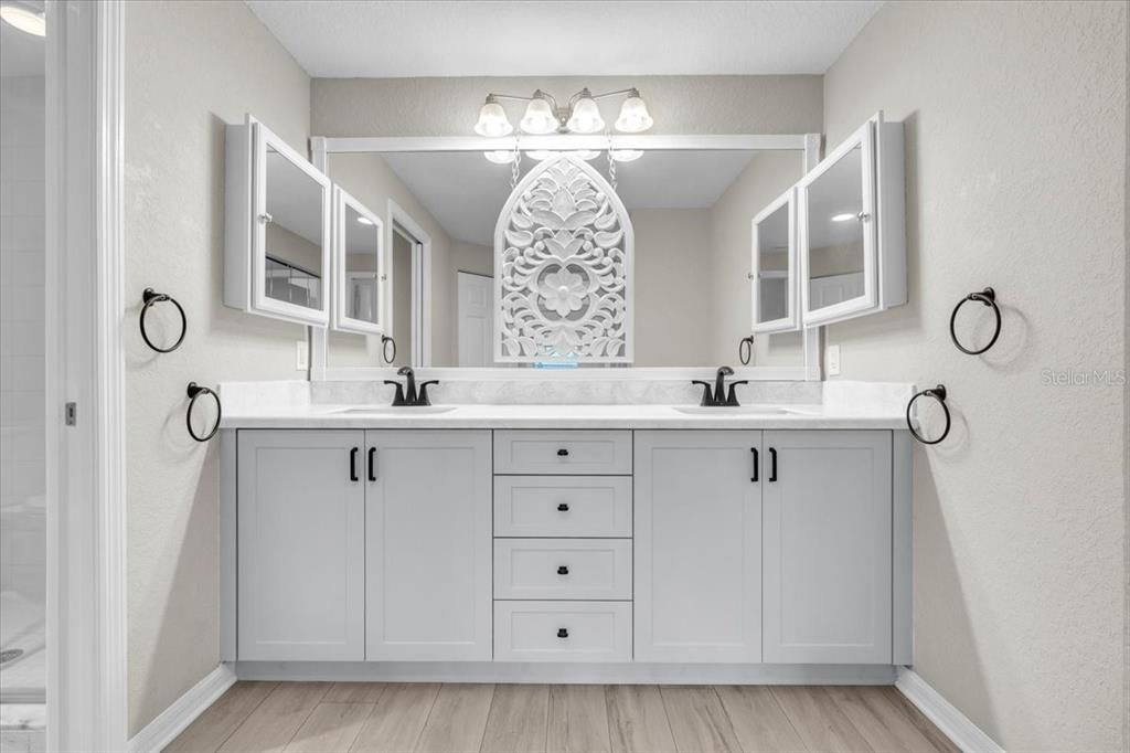 For Sale: $274,900 (2 beds, 2 baths, 1320 Square Feet)