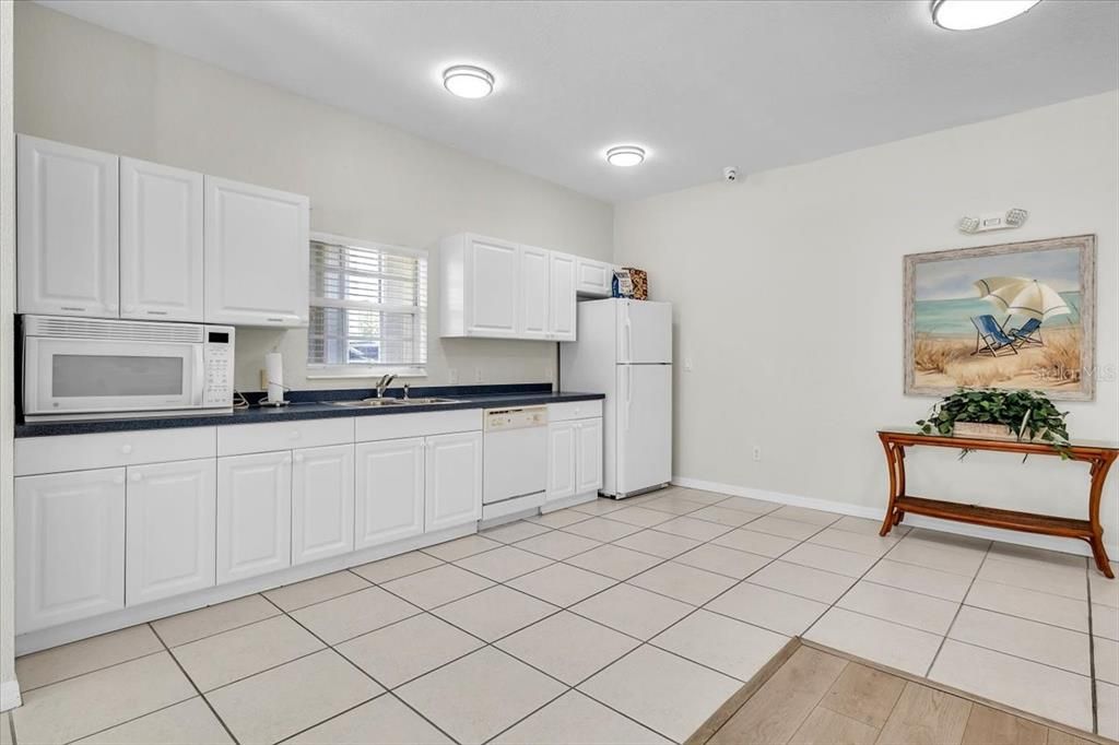 For Sale: $274,900 (2 beds, 2 baths, 1320 Square Feet)