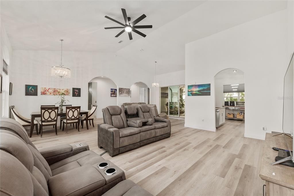 En Venta: $449,900 (4 camas, 2 baños, 2259 Pies cuadrados)