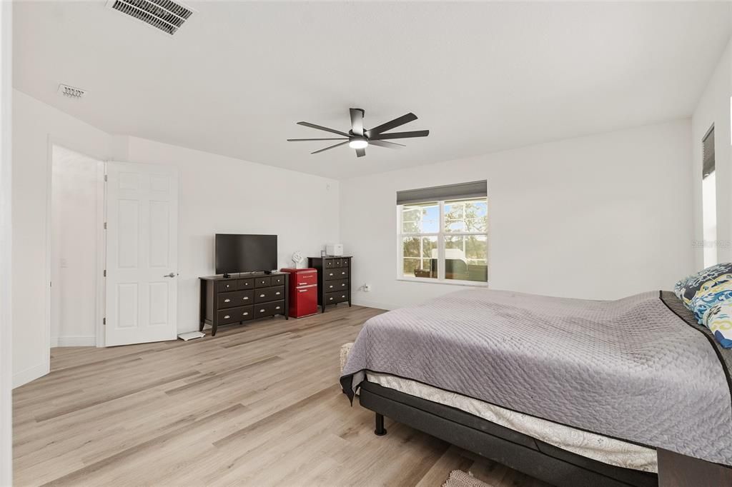En Venta: $449,900 (4 camas, 2 baños, 2259 Pies cuadrados)