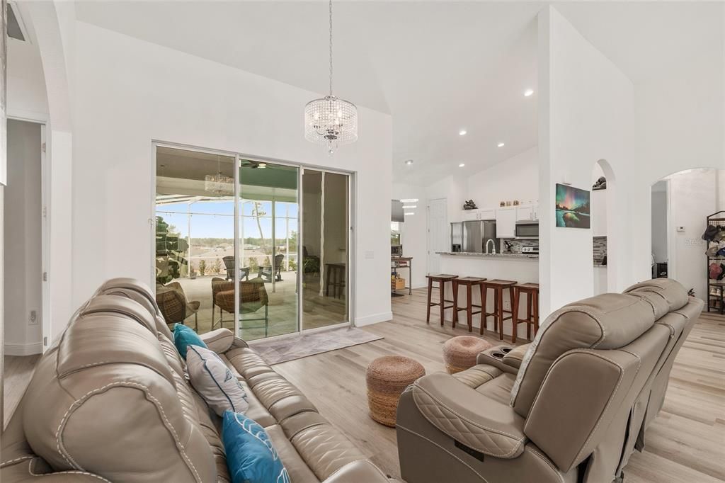 En Venta: $449,900 (4 camas, 2 baños, 2259 Pies cuadrados)