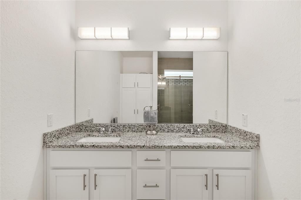 En Venta: $449,900 (4 camas, 2 baños, 2259 Pies cuadrados)